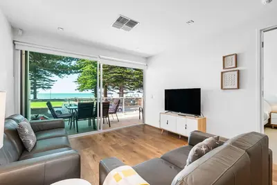 Image de Coastal Beachfront Luxury at The Breeze