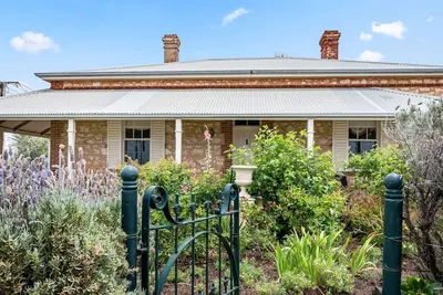 Image de Halcyon, historical home, close to beach and shops
