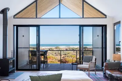 Image de Timbers By The Sea, Beachfront Bliss with Fireplac