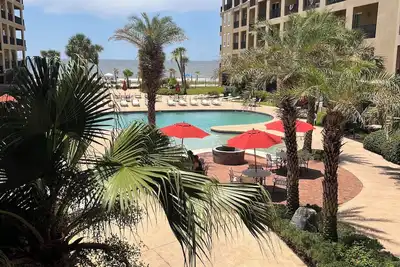 Image de 2br Newly Renovated, Luxury Beach-Side Condo in Beautiful Pass Christian, Ms.