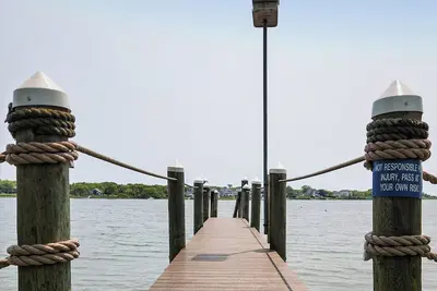 Image de Charming 3-bedroom cottage with your own dock, in superb Narragansett.