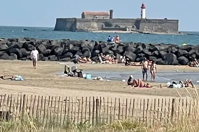 Image de T2 cabine rez de jardin piscine 5mn à pied de la très belle plage de Rochelongue