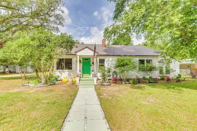 Image de Villa Villa Coola – Retro Tiki-inspired zen retreat w/ Huge Private Yard