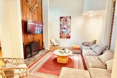 Image de Luxury Mountain View Treehouse w Pool, View, Pool Table, 7 bedrooms