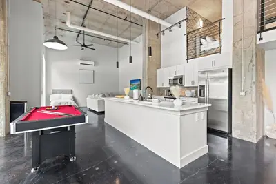 Image de Luxury Loft 1-bedroom apartment with WiFi, Ac in vibrant Dallas
