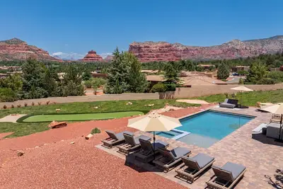 Image de 13-Bedroom Red Rock Retreat l Pool l Hot Tub l Pickleball l Playground l Putting Green