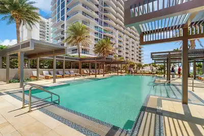Image de Dog friendly, beach front condo with pool, hot tub & fully equipped fitness room