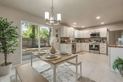Image de Rose District's Coziest Retreat