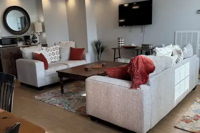 Image de Pleasantly Charming 2-bedroom duplex in Wynnton Village Historic District.