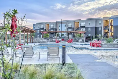 Image de Modern Escape: Brand New & Resort-Style Amenities like Pool and Golf Sim
