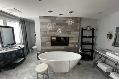 Image de Cozy taste of luxury & exclusivity near downtown St. John's!