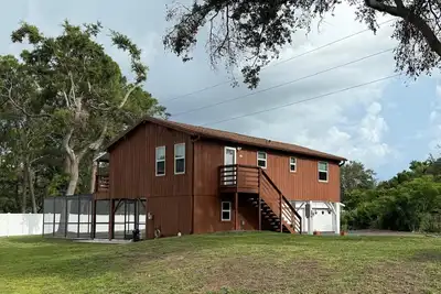 Image de Charming 3-bedroom house with WiFi, Ac, & swimming pool in peaceful St. Pete.
