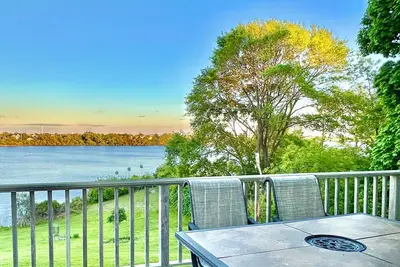 Image de Lakefront two-bed, Approximately 2200 Sq Ft. , two full baths, WiFi and Ac