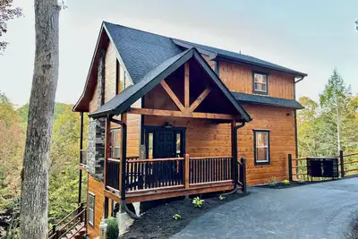 Image de New Luxury Pool Cabin -Smoky Mountains-