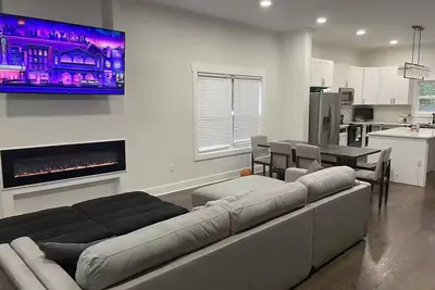 Image de Plenty of room and a short walk from Gwcc and the Mercedes Benz Dome!