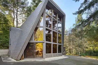 Image de Lakefront Glass House w/ Dock & Views