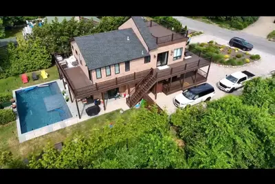 Image de Ultimate Montauk Escape🏖️ 5br - Heated Pool - HotTub - Rooftop Deck Sunset Views🌅
