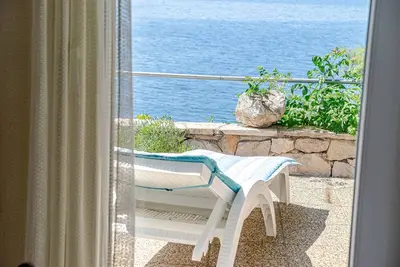 Image de Appartement de deux chambres prés de la plage Prizba, Korcula (A-24647-a)
