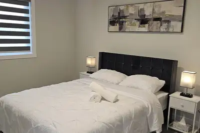 Image de Peaceful 3br Home in Calgary | Near Trails & Campuses | WiFi + Parking\n