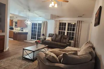 Image de Charming 3-bedroom house with WiFi and Ac in peaceful Evansville