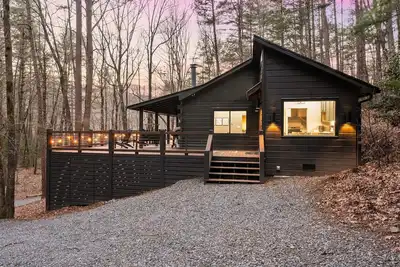 Image de Peach and Plumeria Hideaway Luxury 2br/1ba Newly Renovated Cabin with Hot Tub and Wifi