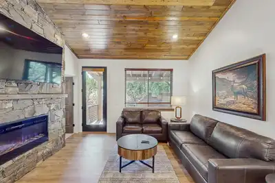 Image de Brand new home w/ patio & mountain views, close to golf, lakes, town & more