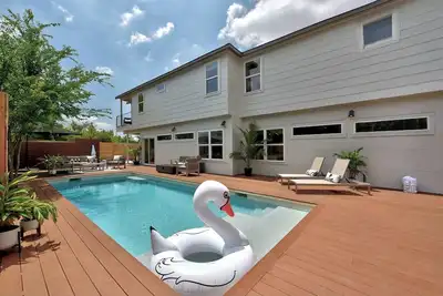 Image de Modern Designer Home | Shared Pool