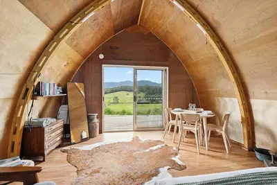 Image de Bickell's Hut - Off-Grid Farm Stay, Fire Pit, Fire Bath, Cozy, Views - Sleeps 2 -4