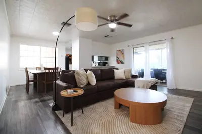 Image de Charming, Fully Furnished 4-Bedroom House w/ WiFi, Ac, & a Spacious Backyard