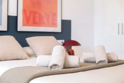 Image de Exclusive boutique apartment with swimming pool, paddle tennis court and beach 2 minutes away.