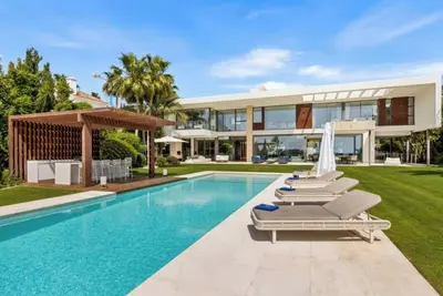 Image de Views | Gymnasium | Cinema | Heated Swimming Pool