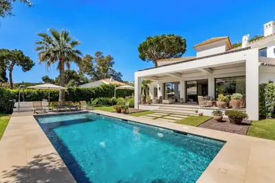 Image de Luxury villa 50 m from the best beach of Marbella