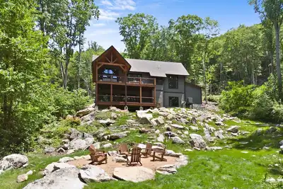 Image de Boulder Springs Lodge at Eagles Nest - Creek onsite, Pets, walk to waterfall, view