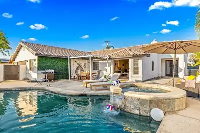 Image de Desert %Br Luxury Retreat w/ Pool, Hot Tub & Game Room