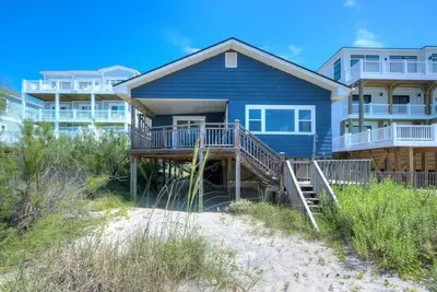 Image de Renovated 3 Bedroom 2 Bath House, Oceanfront, Dog Friendly, Sleeps 7