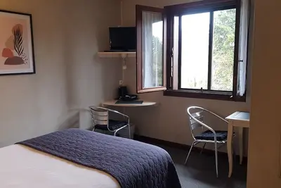 Image de chambre double clim, douche, wifi, parking piscine\nA côté de Figeac, Villefranche
