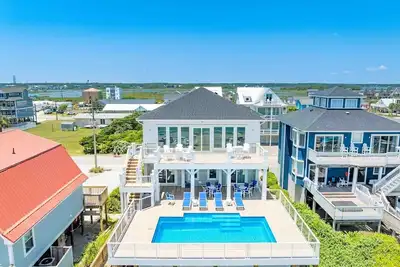 Image de Ziggy's Place - New Luxury 8 Br Oceanfront Home; Pool & Elevator!