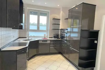 Image de (R111) Large, modern fitter's apartment / temporary apartment