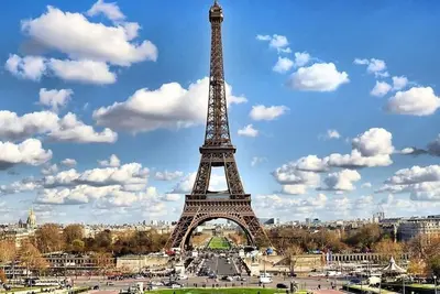 Eiffel Tower Views 1 Bedroom With Aircon