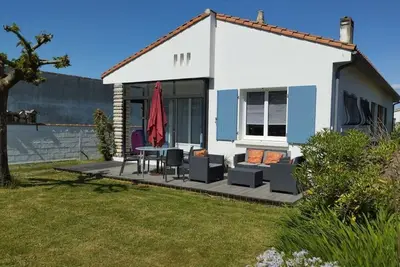 Image de 400m Plage, Maison 2 Chambres, 60m2, Jardin +Parking privé, Wifi, 200m Mer