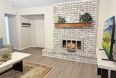 Image de 3-bdr house in beautiful Mustang with HighSpeed WiFi, New furniture throughout