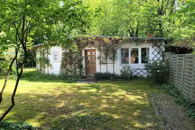 Image de Maison de vacances 'Gartenhaus à Potsdam' avec terrasse privée, jardin commun et Wi-Fi