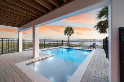 Image de Gulf Front Home! Private Pool! Direct Beach Access! Elevator! Grill!