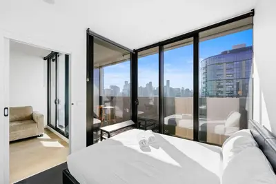 Image de 2br w Rooftop Perks near Market & Botanic Garden