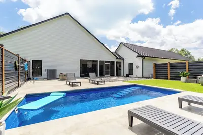 Image de The Southern Oasis - Quiet Country Escape with Pool