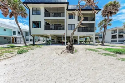 Image de Anna Maria Island Beach Sands 202-Private Beach Access-Heated Pool