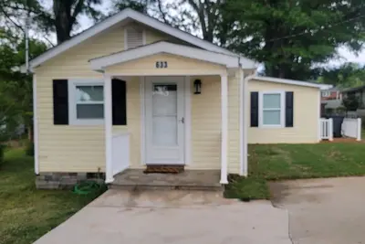 Image de Little Yellow House