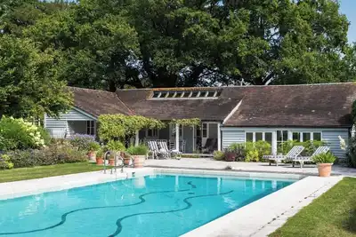 Image de The Pool House - a delightful cabin with private pool bordering the South Downs.