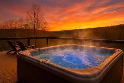 Image de RoundTop Chalet- Hot Tub, Grill, Hiking!