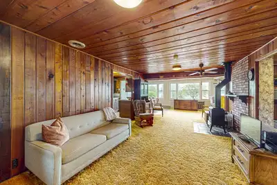 Image de Rustic Cottage w/ dock access, kayaks, and year-round adventures in East Jordan